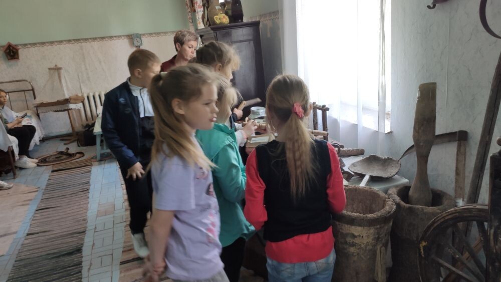  «В русской горнице».